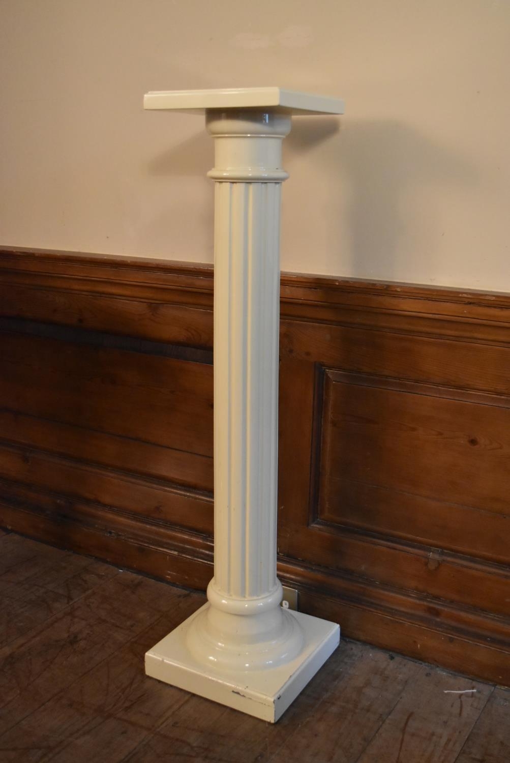 A vintage painted torchère with fluted column on stepped base. H.109 W.26cm - Image 4 of 4