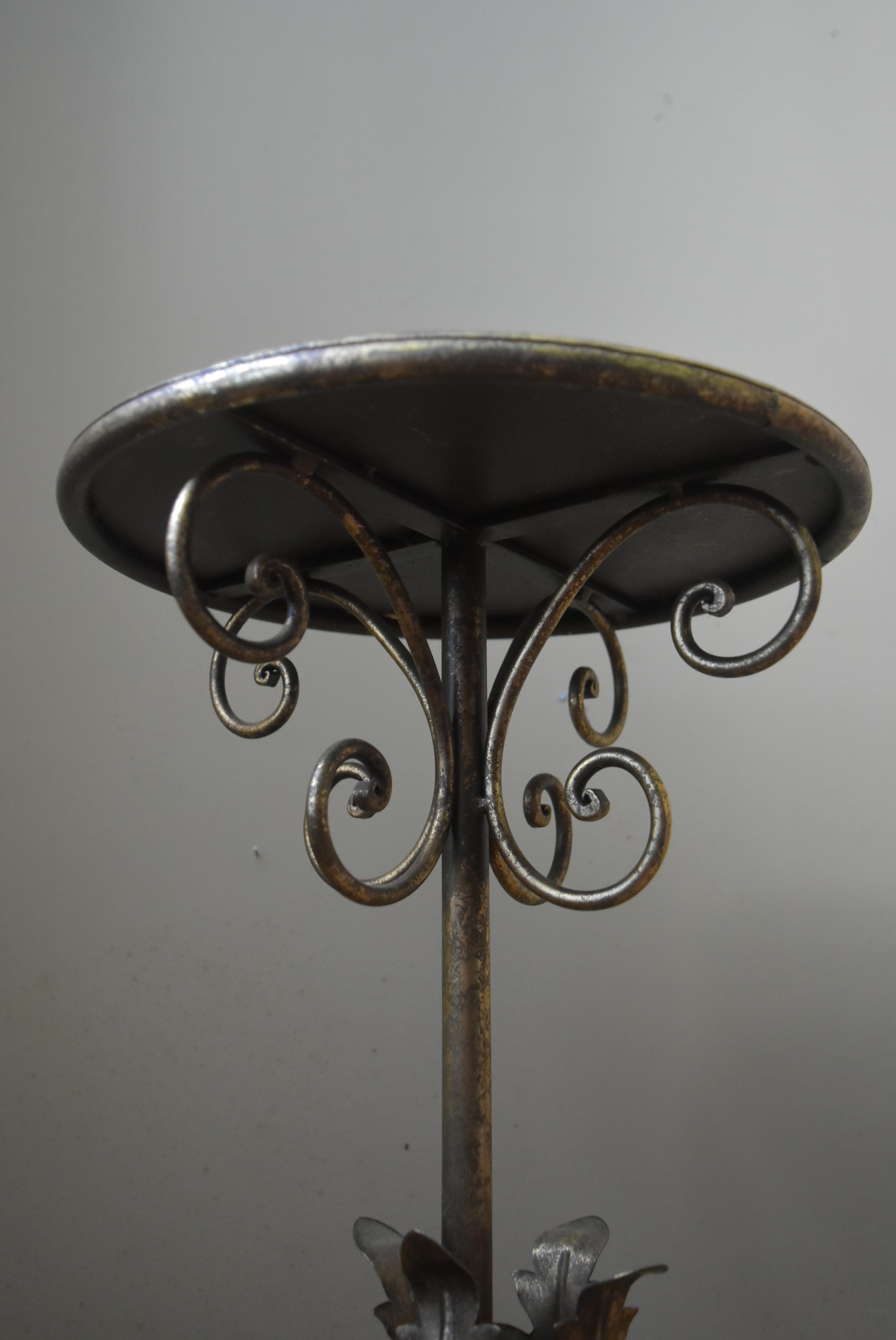 A metal and bronzed jardinière stand on scrolling floral tripod base. H.90 Dia.36cm - Image 6 of 6