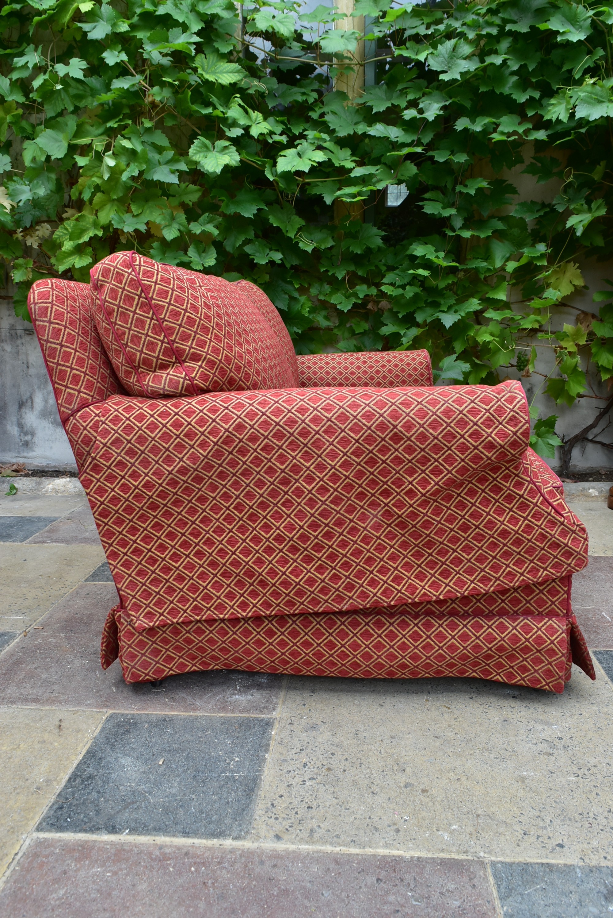 A two seater sofa in geometric upholstery. H.78 W.170 D.49cm - Image 3 of 4