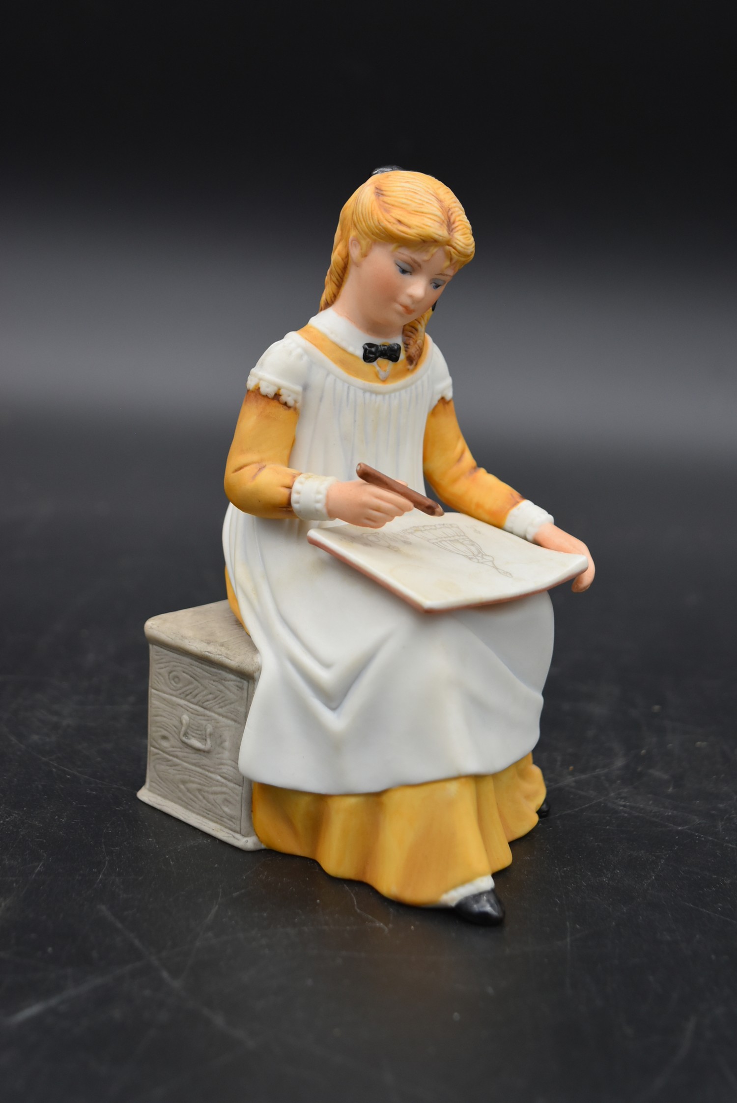 Four franklin porcelain figures from the Little Women series and a Royal Doulton figure group, - Image 6 of 12