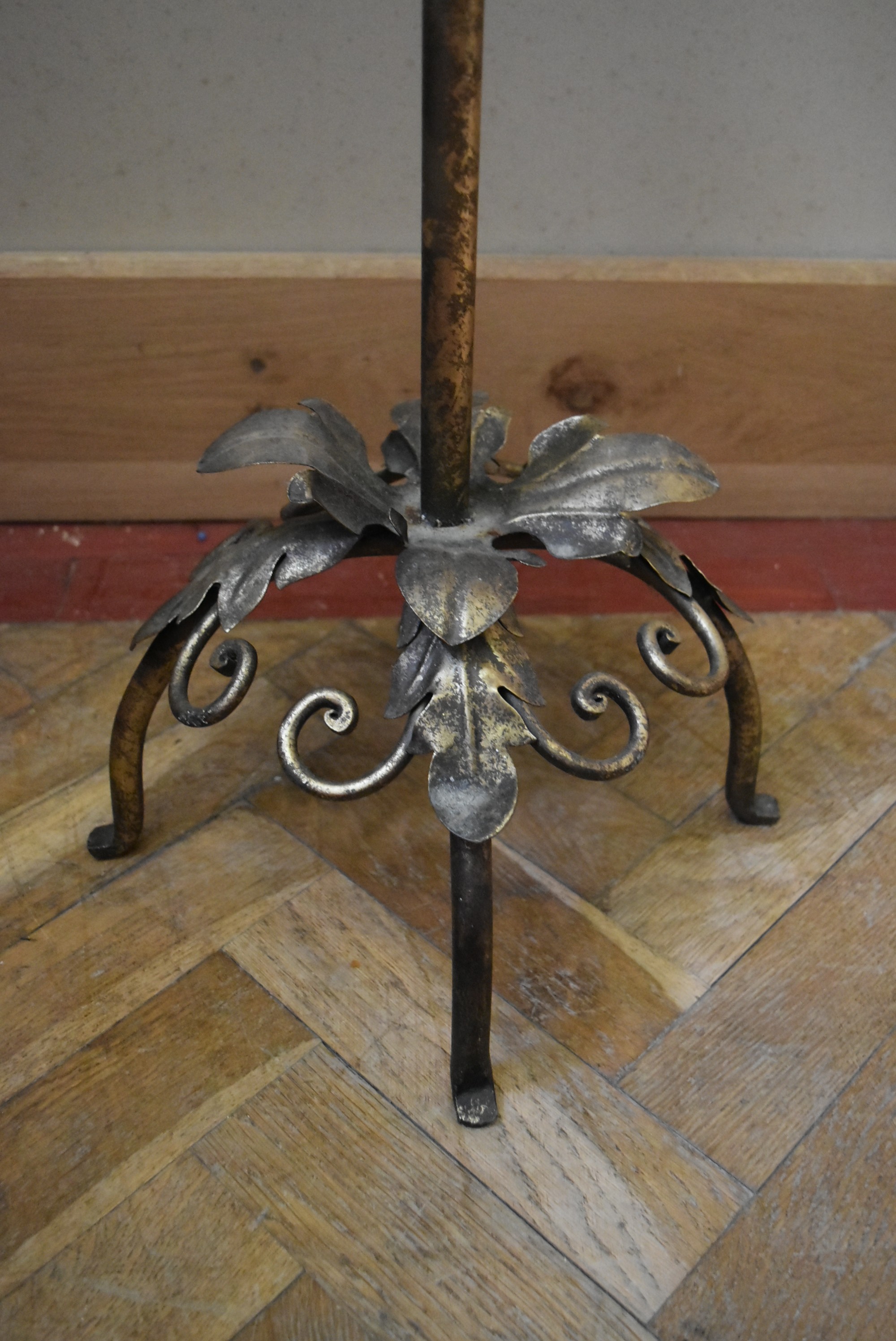 A metal and bronzed jardinière stand on scrolling floral tripod base. H.90 Dia.36cm - Image 4 of 6