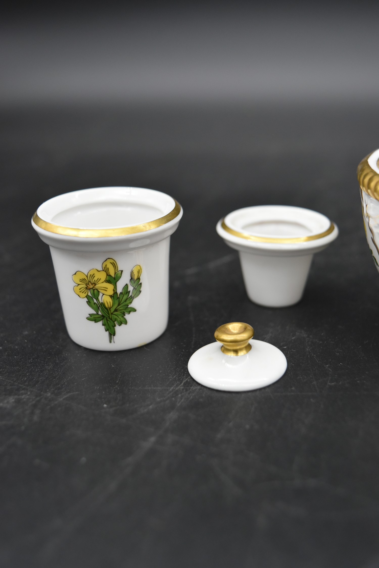 A Continental porcelain hand gilded and decorated lidded caddy, a twin lidded Spode basket and a set - Image 10 of 11
