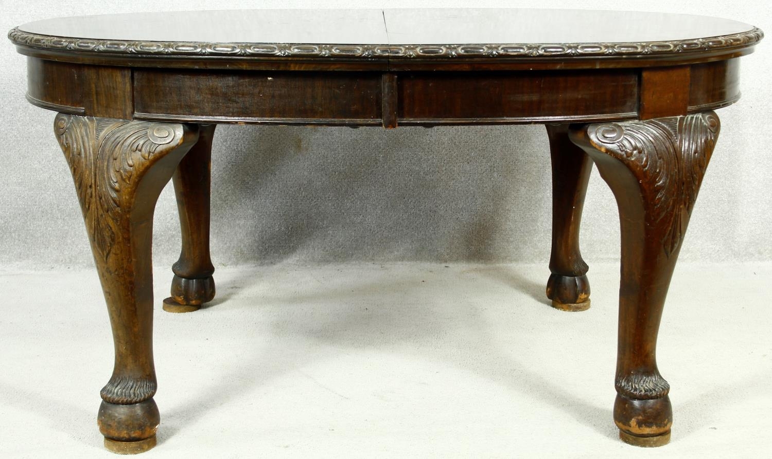An early 20th century mahogany Georgian style dining table with extra leaf and wind out mechanism on - Image 2 of 7