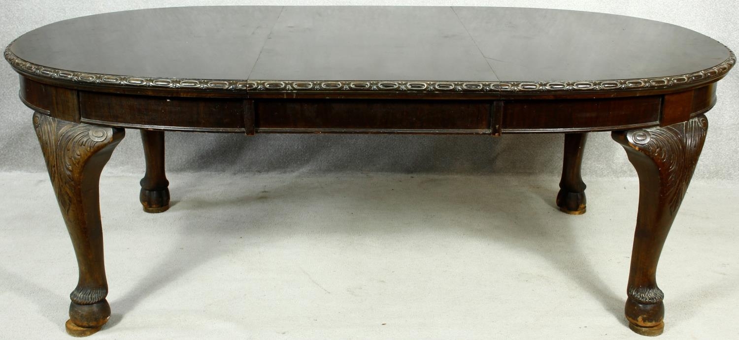 An early 20th century mahogany Georgian style dining table with extra leaf and wind out mechanism on - Image 3 of 7