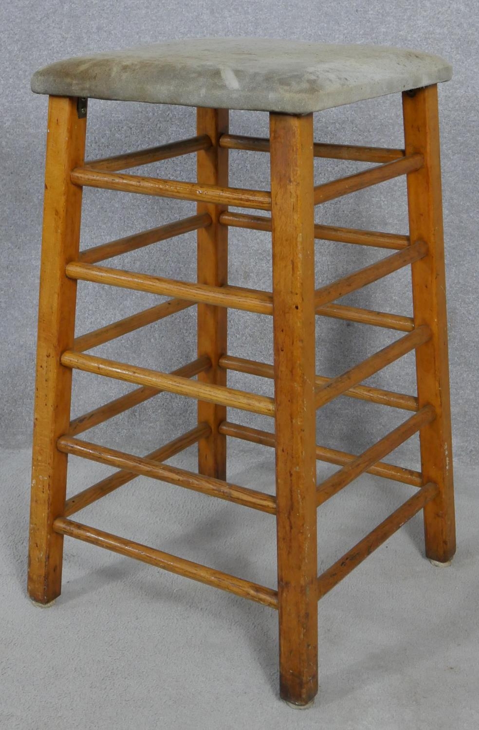 A pair of vintage teak framed vaulting horses or exercise stools with tops upholstered in suede. H. - Image 3 of 7