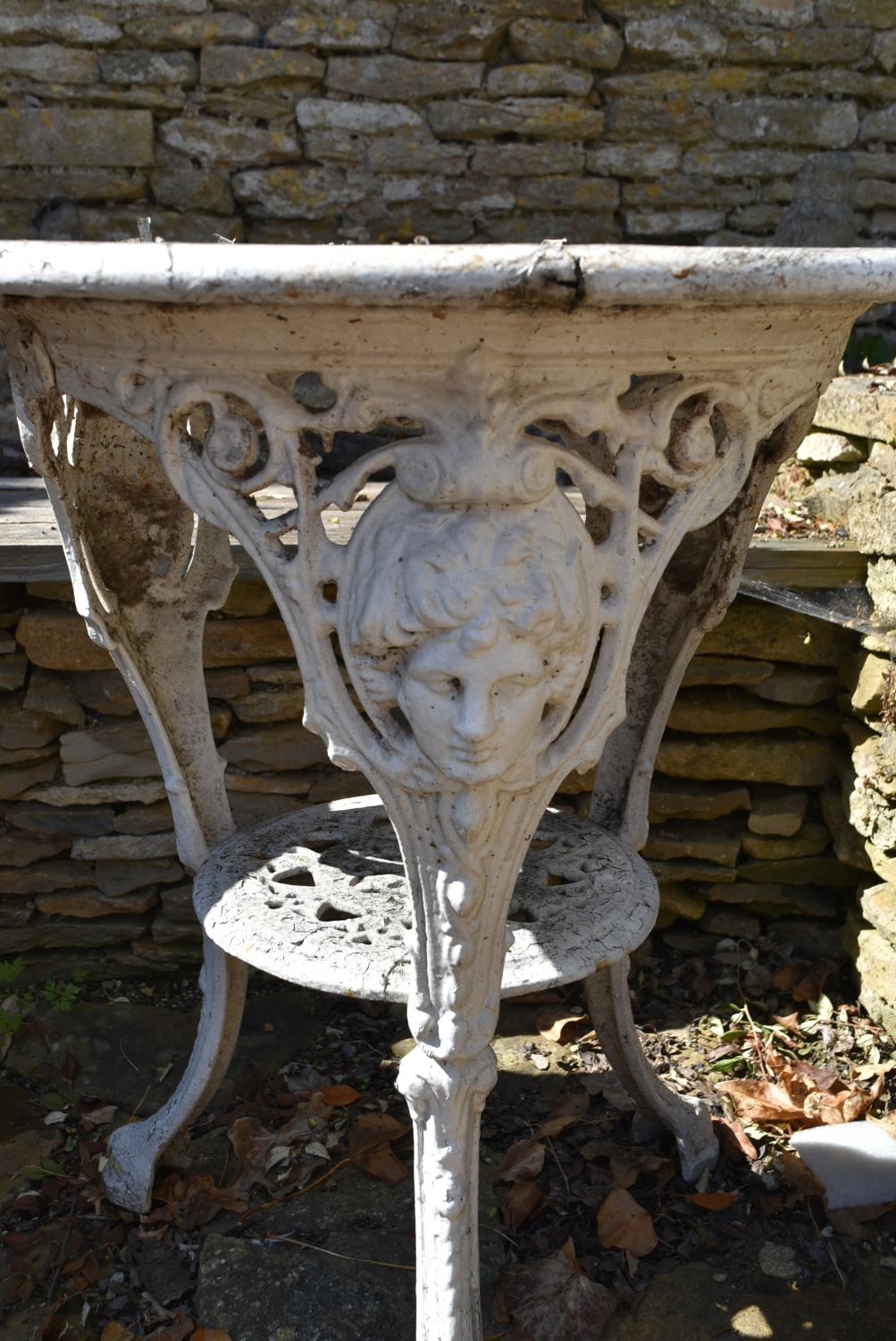 A Coalbrookedale style cast iron garden table - Image 4 of 5