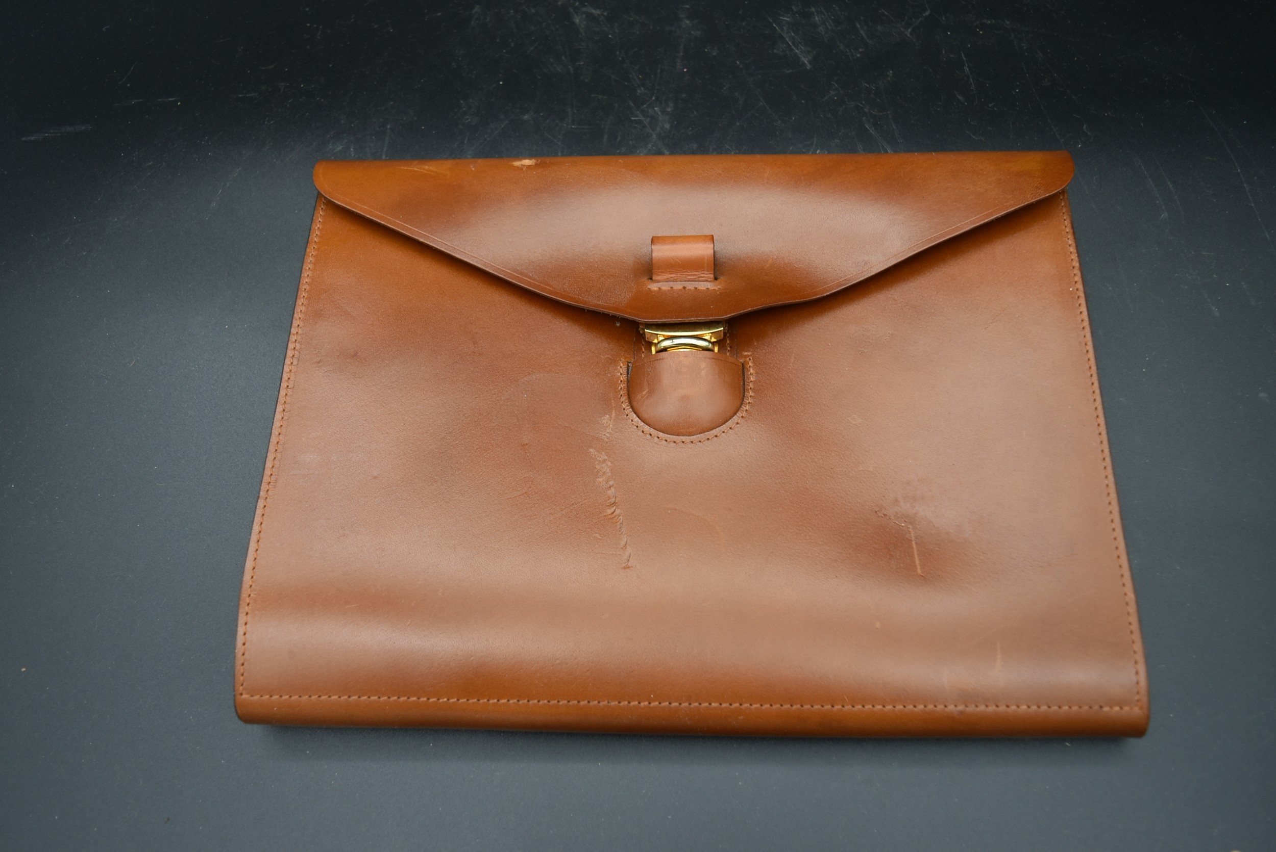 A vintage leather fronted stationary blotting pad along with a tan leather stationary folder with - Image 21 of 25