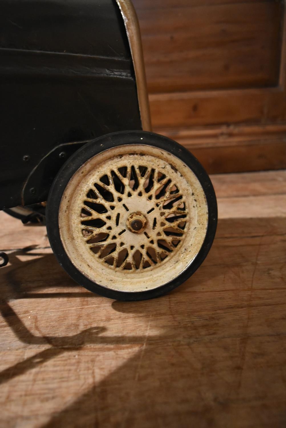 An early 20th century child's pedal car in original condition. H.35 W.75 D.33cm - Image 8 of 8