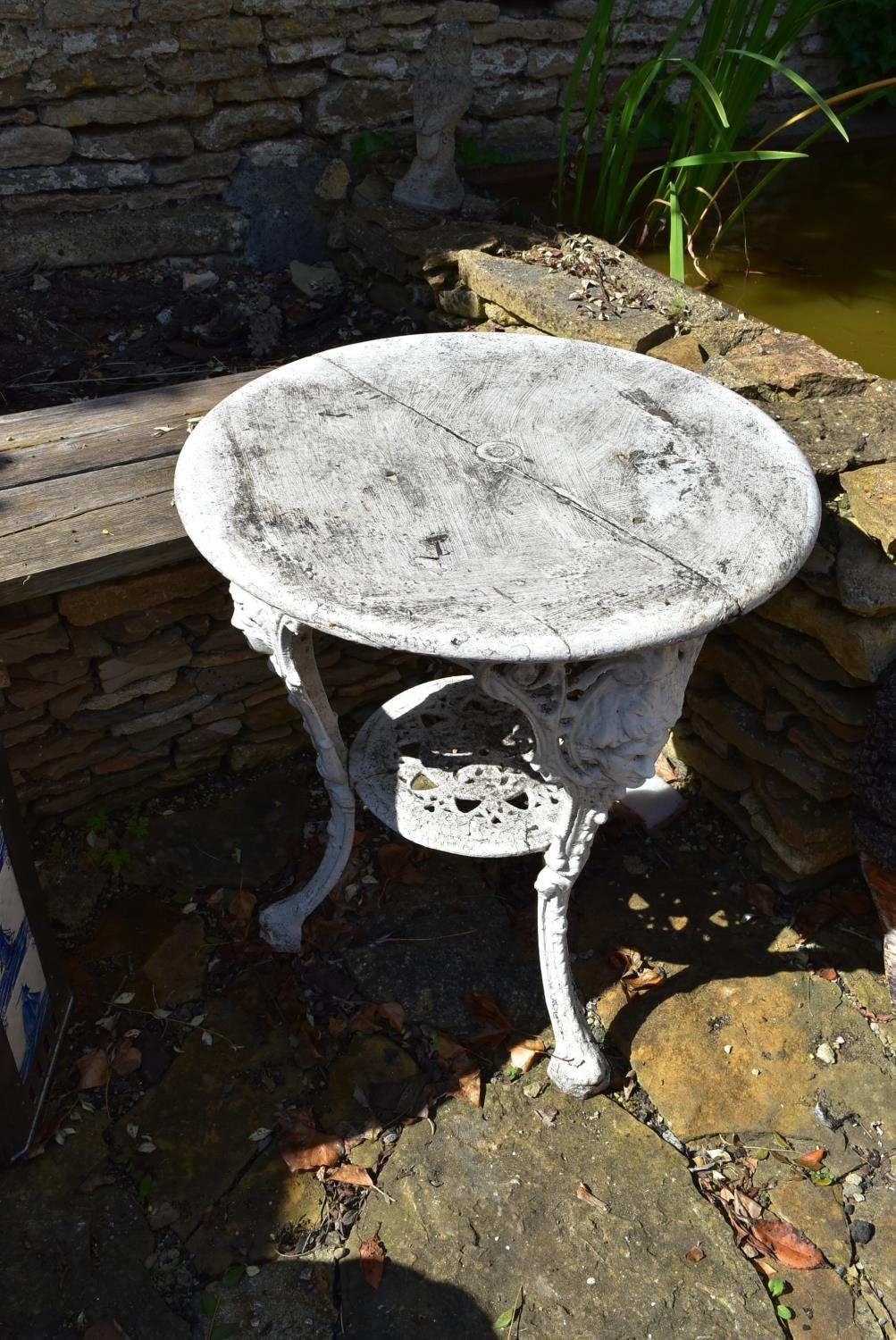 A Coalbrookedale style cast iron garden table - Image 2 of 5