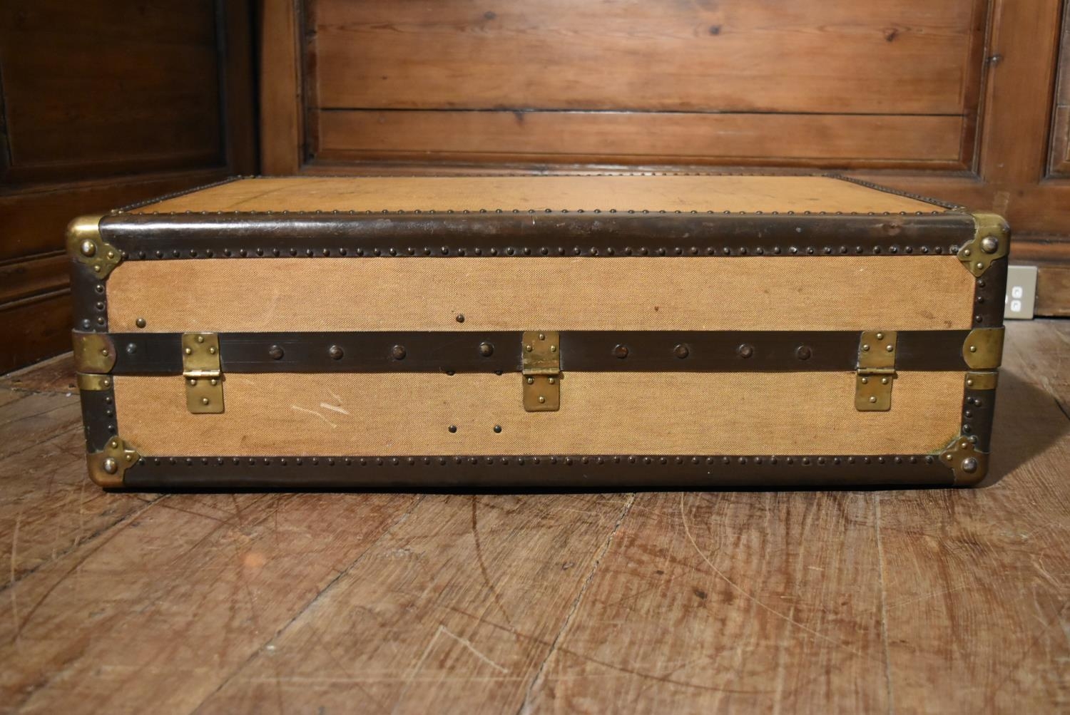 An early 20th century leather bound travelling compactum by Au Depart of Paris fitted with hanging - Image 5 of 13