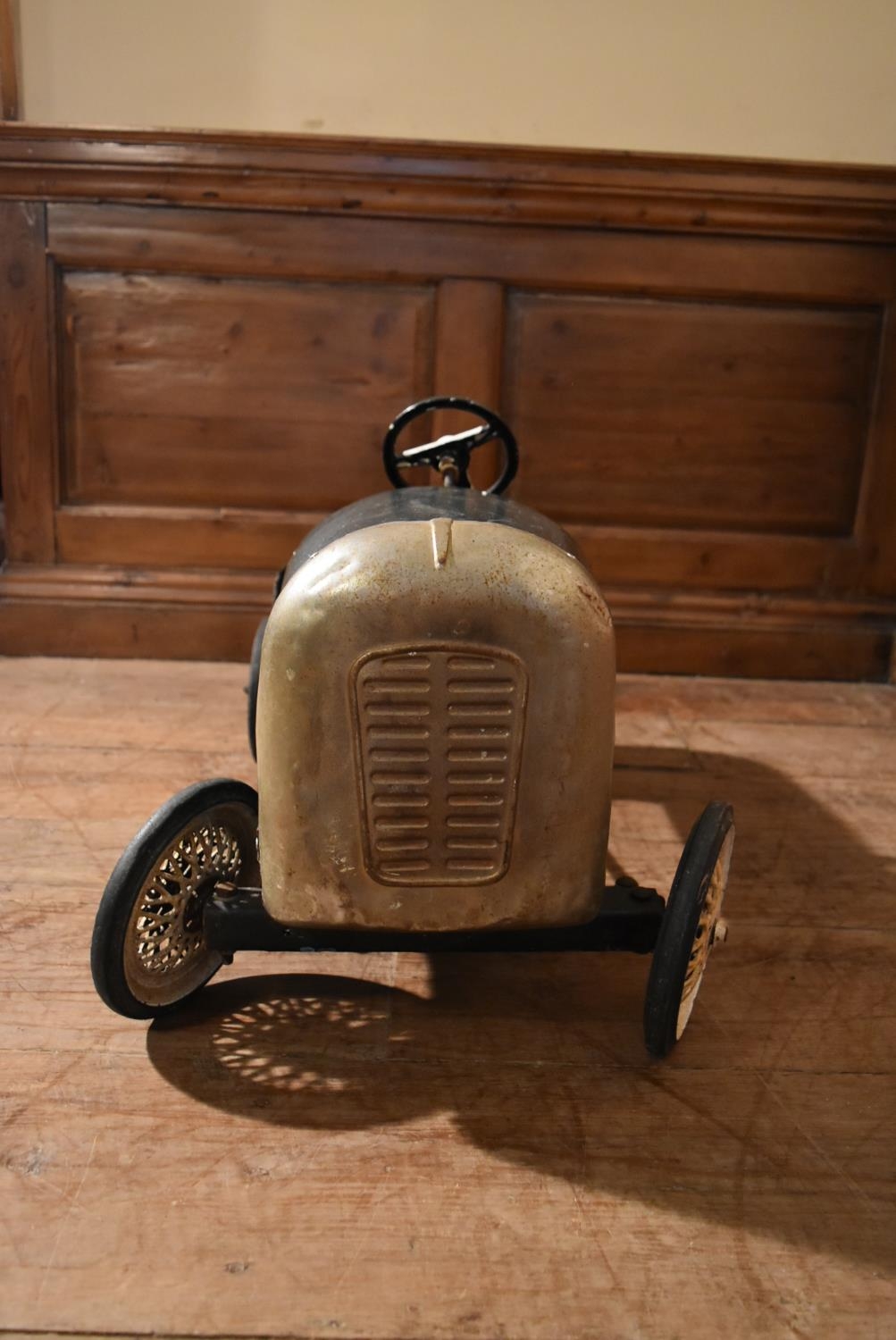 An early 20th century child's pedal car in original condition. H.35 W.75 D.33cm - Image 4 of 8