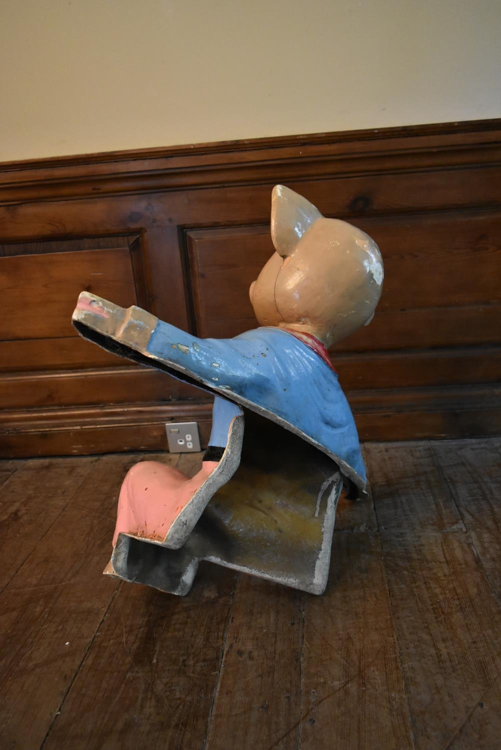 A vintage fibreglass seated figure of a cartoon pig. H.60 W.80 D.30cm - Image 7 of 8