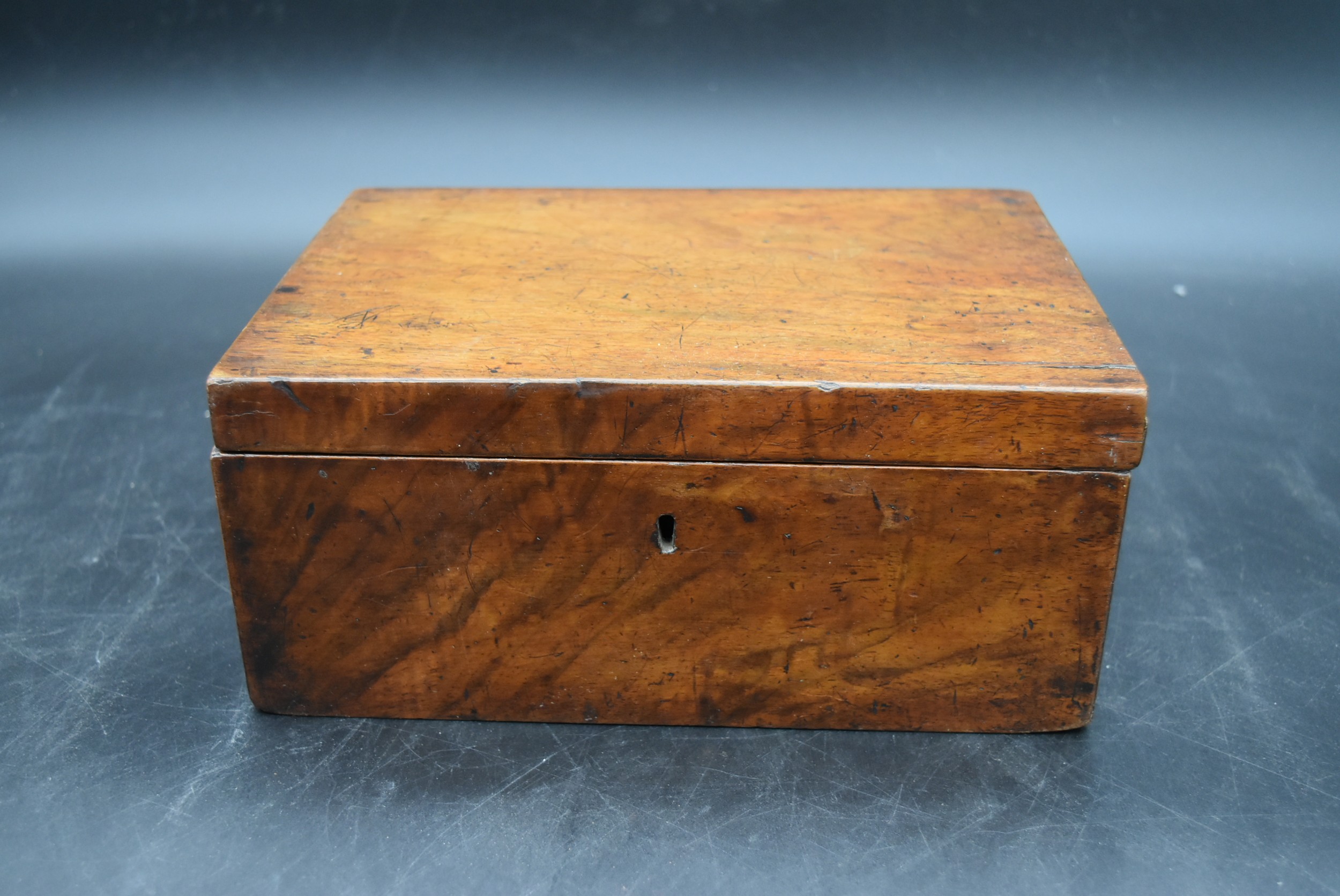 A 19th century mahogany box containing boxed Minitrix model railway carriages etc. H.13 W.26 D. - Image 2 of 4