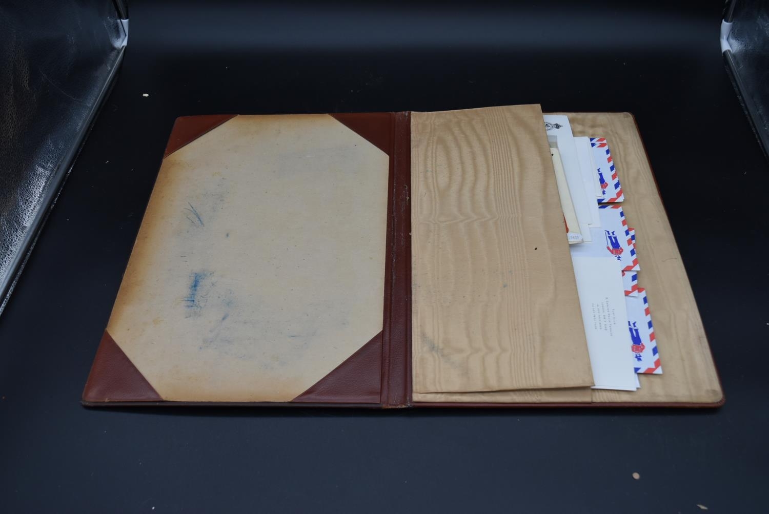 A vintage leather fronted stationary blotting pad along with a tan leather stationary folder with - Image 4 of 25