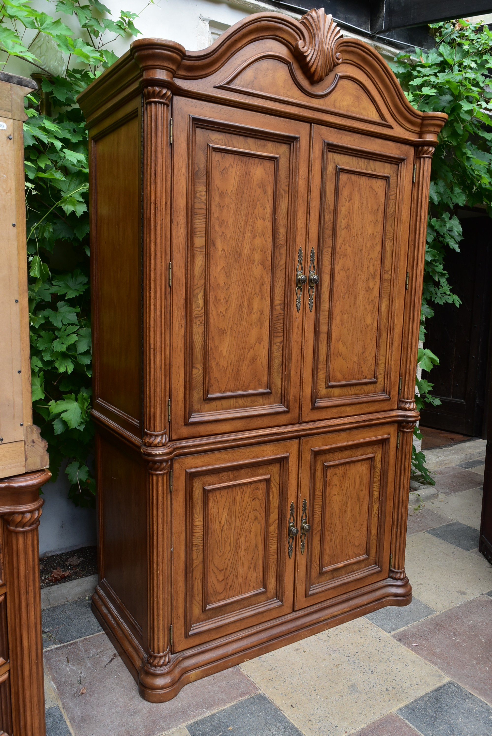 An American Colonial style elm four door cabinet enclosing fitted drawers. H.210 W.120 D.46cm - Image 6 of 8