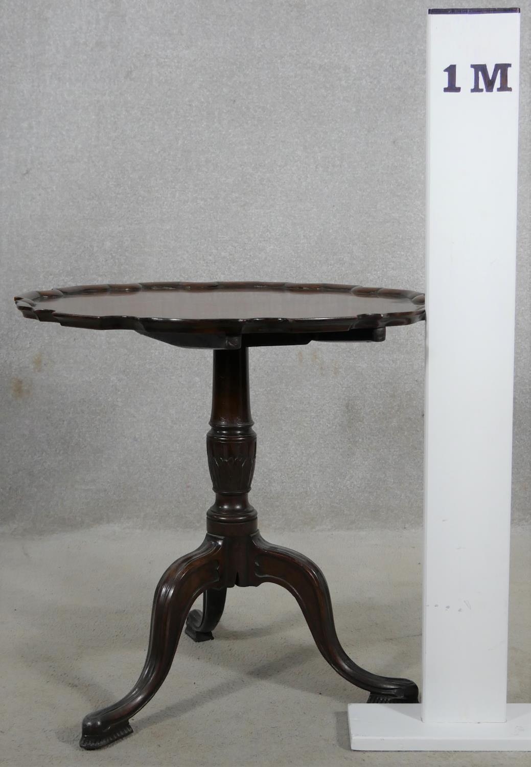 A Georgian style mahogany tilt top occasional table with pie crust edge on husk carved turned - Image 7 of 8