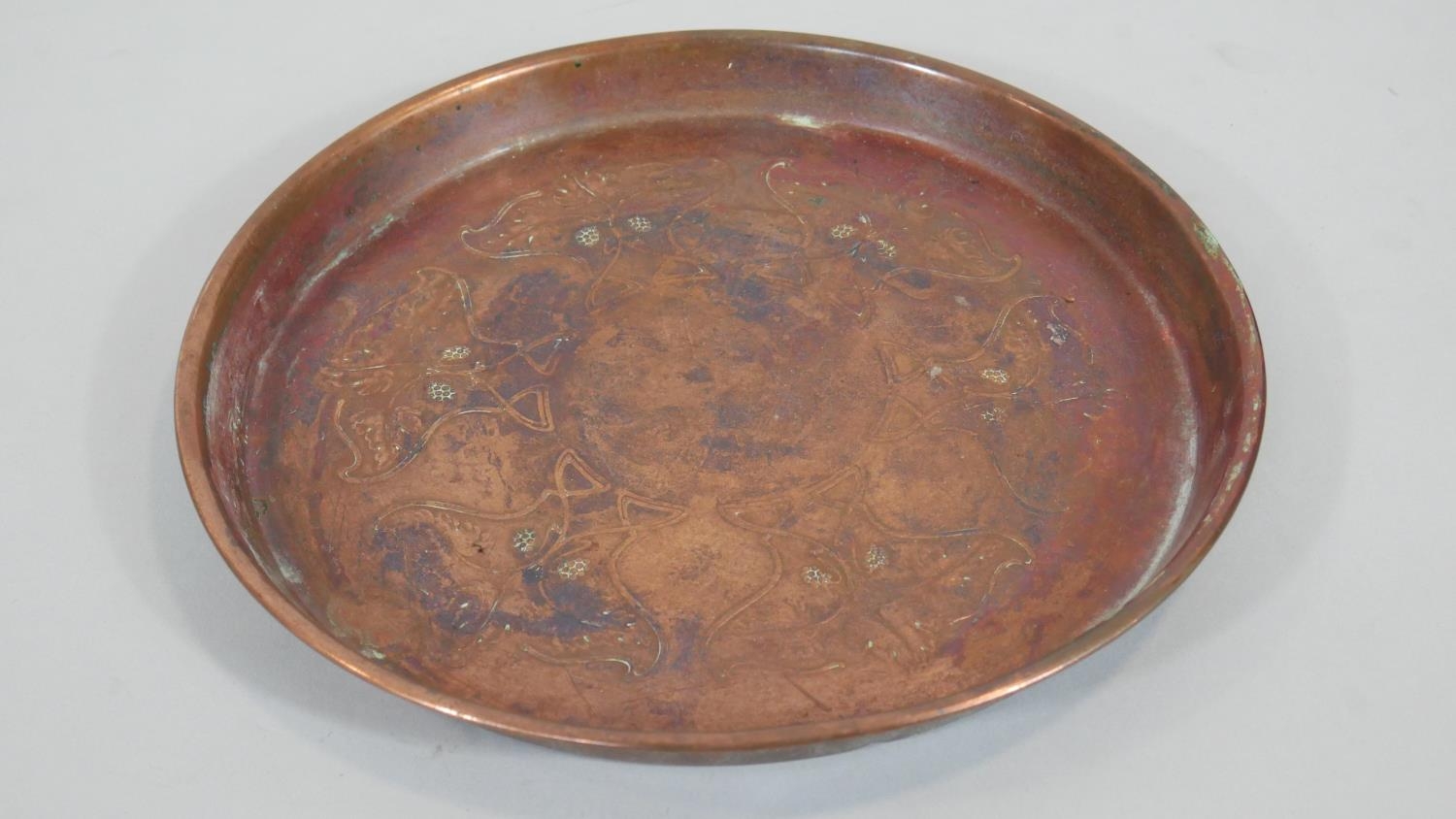 An Italian carved and gilt twin handled tray with hand decorated floral decoration along with two - Image 4 of 4