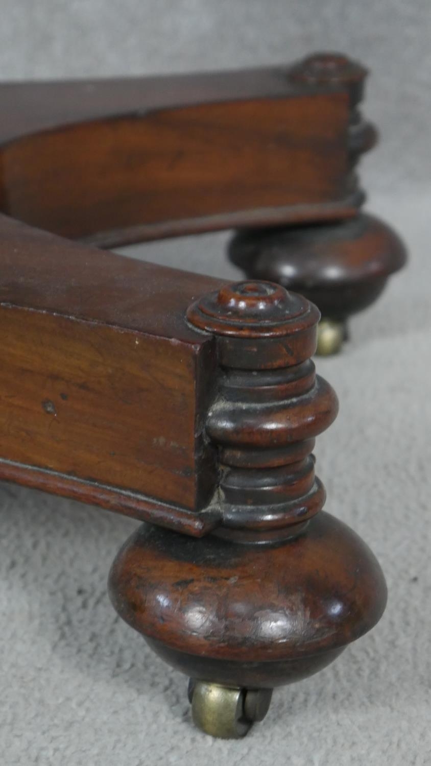 A William IV mahogany foldover top card table with baize lined surface on reeded bulbous pedestal - Image 5 of 6