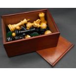 An wooden boxed weighted complete boxwood and ebony chess set. H.8cm (queen)