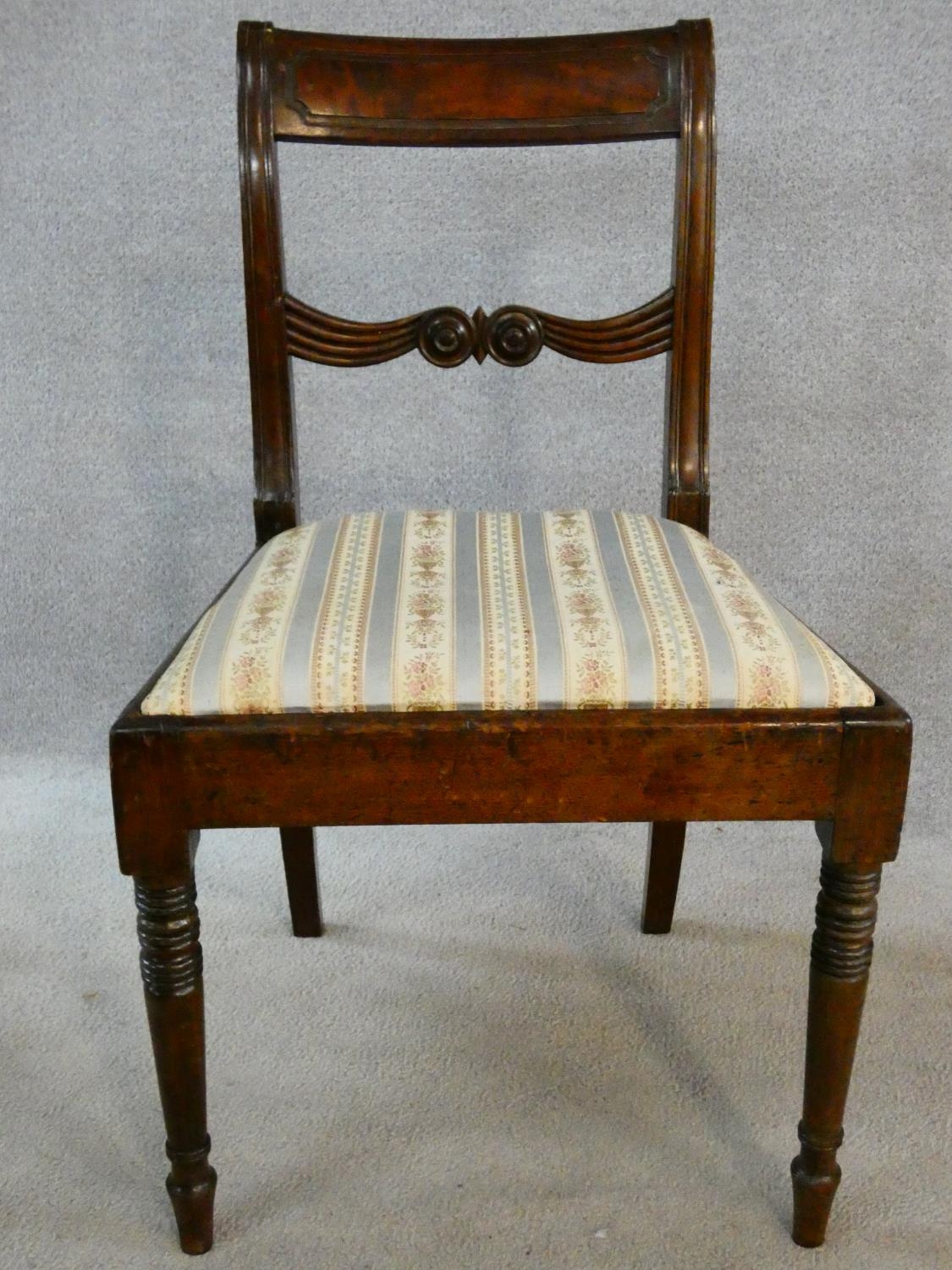 A pair of late Georgian mahogany dining chairs with carved bar backs and splats above drop in - Image 2 of 8