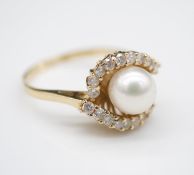 A Vintage 14 carat yellow gold, cultured pearl and diamond cocktail ring. Set to centre with a white