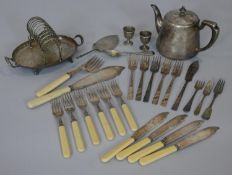 A collection of silver plated items. Including a silver plated toast rack, two egg cups, a part fish