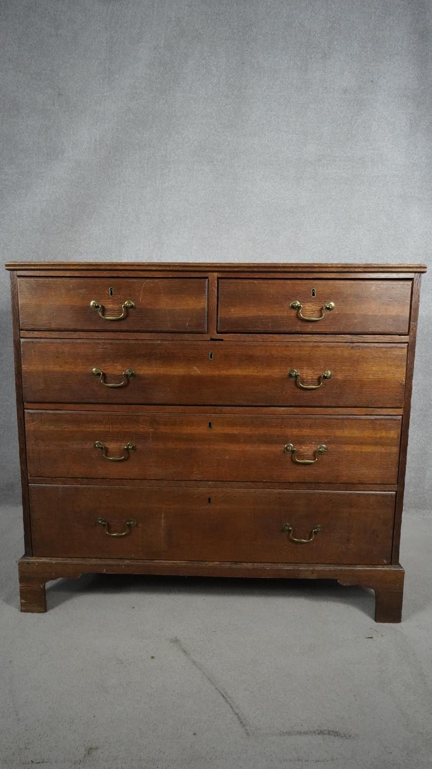 A Georgian mahogany chest of drawers with reeded moulded top above two short and three long