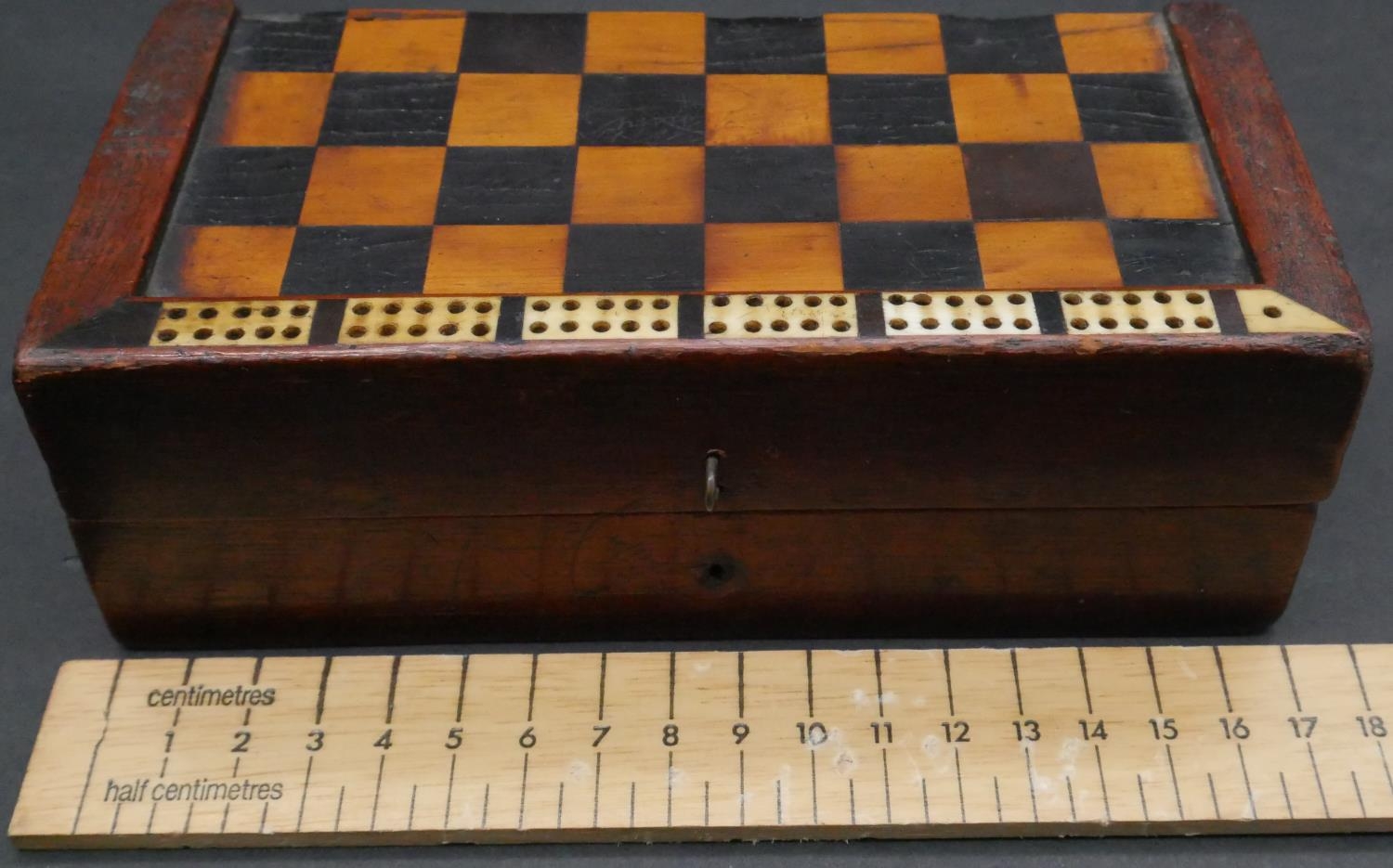 A Victorian inlaid wood and ivory travelling draughts/cribbage game board, with a pack of cards, - Image 8 of 8