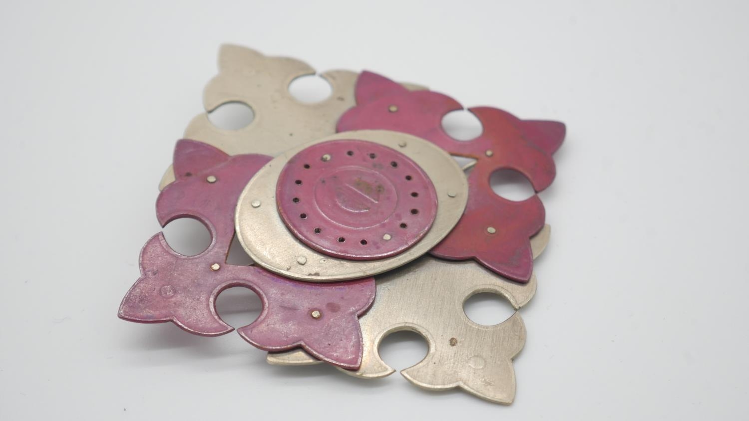 Five statement brooches. Including metal enamelled bespoke made brooches, one of a fish eating a - Image 4 of 7