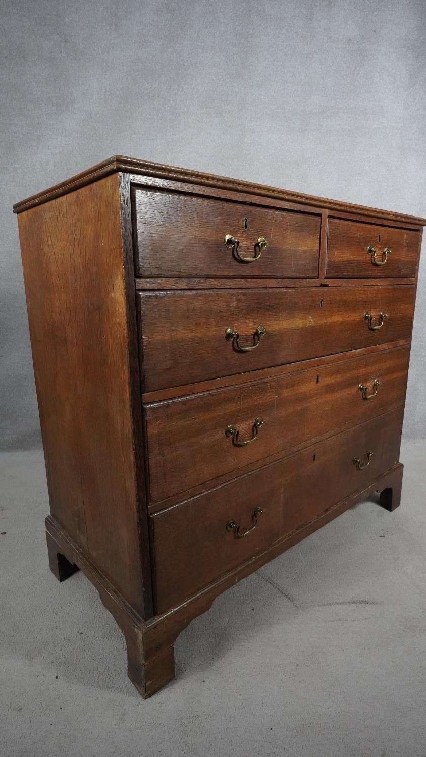 A Georgian mahogany chest of drawers with reeded moulded top above two short and three long - Image 3 of 5