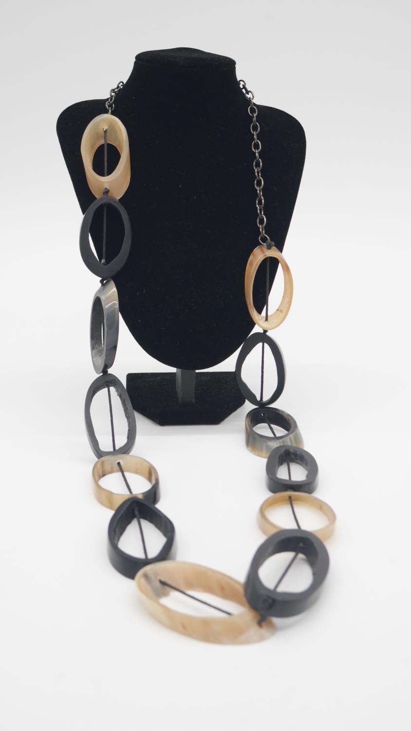 A collection of horn and bone necklaces. Including a vintage faceted horn graduated bead necklace, a - Image 6 of 7