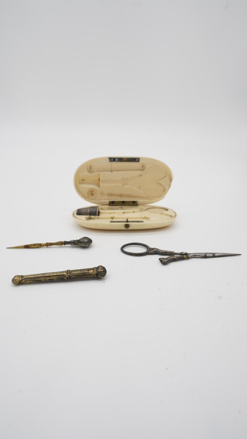 A 19th century French ivory cased pocket sewing kit complete with all components to include needle - Image 4 of 10