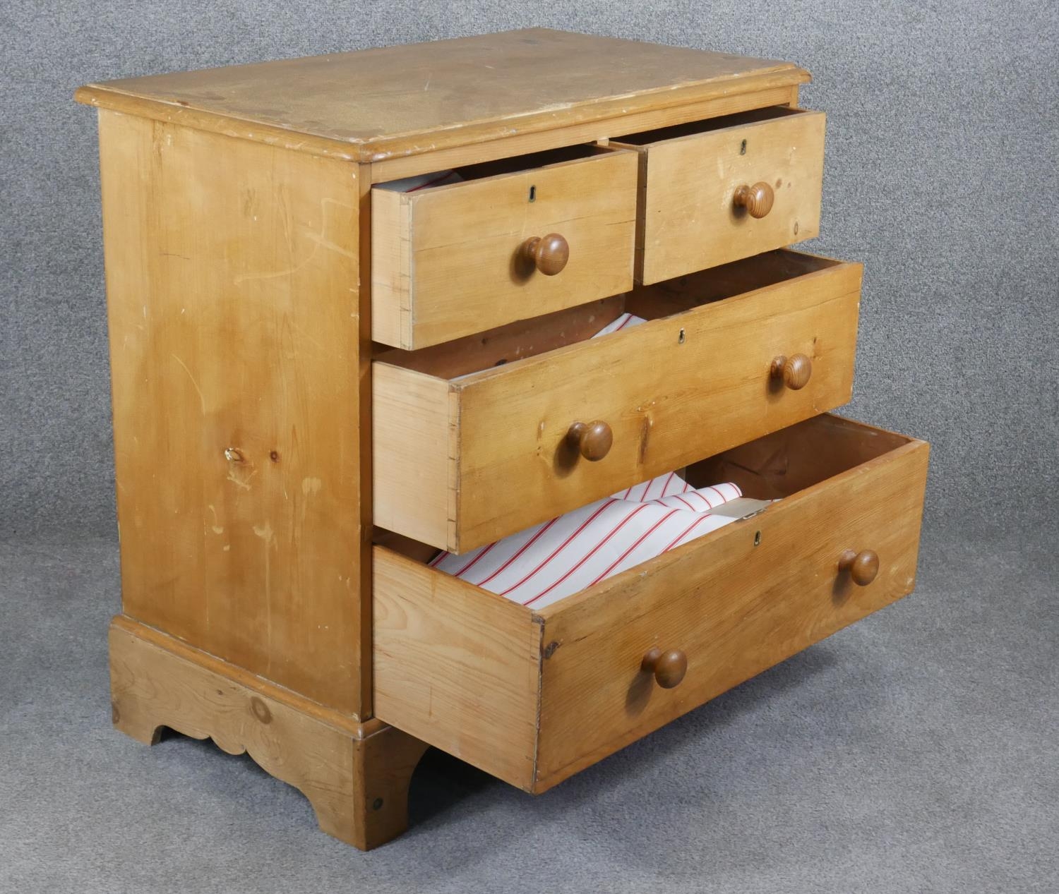 A 19th century pine chest of drawers on shaped bracket feet. H.84 W.86 D.50cm - Image 3 of 5