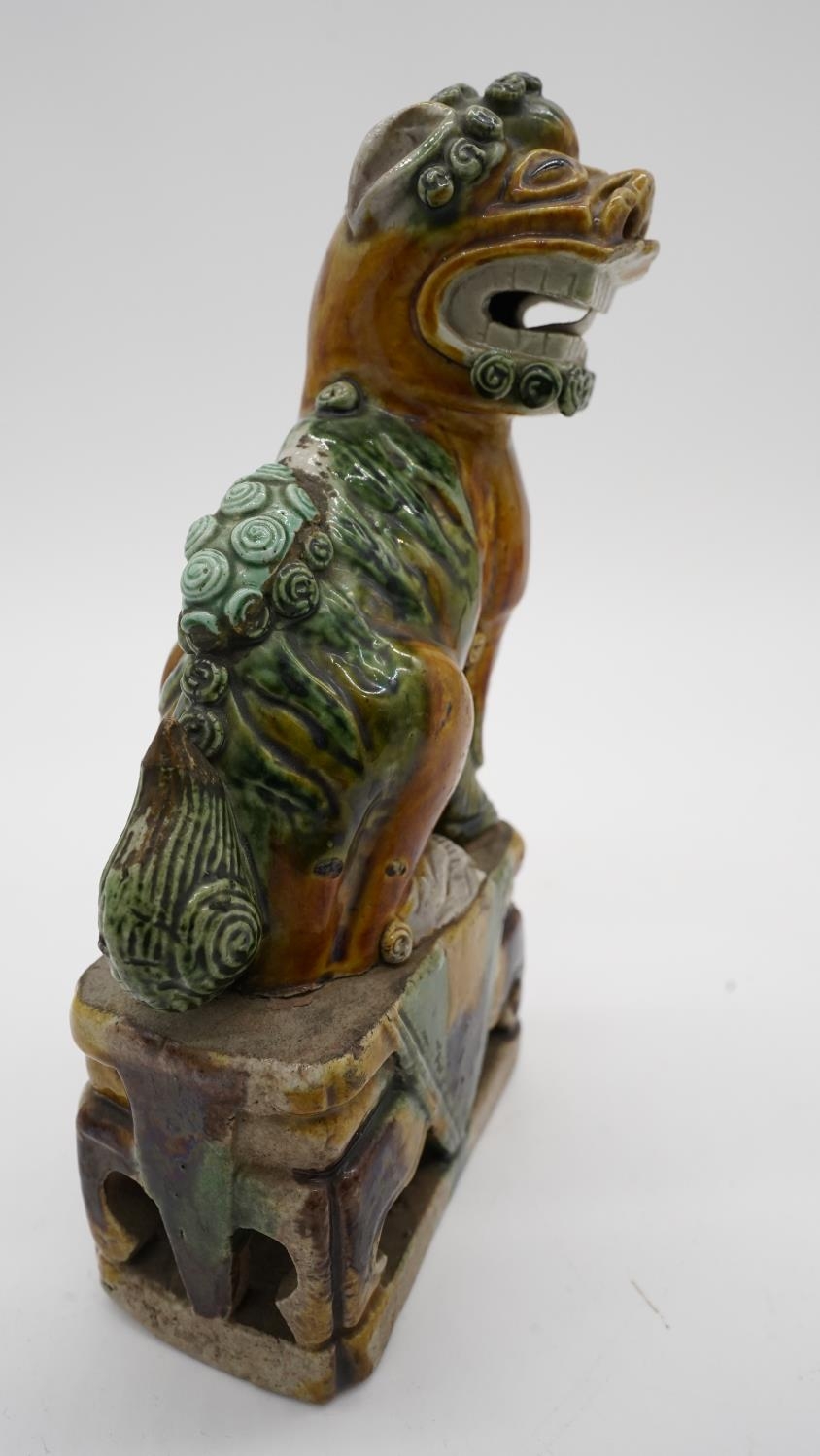 A pair of Sancai Kangxi style late Qing ceramic Foo dogs with green and yellow glaze. Unmarked. H.19 - Image 3 of 7
