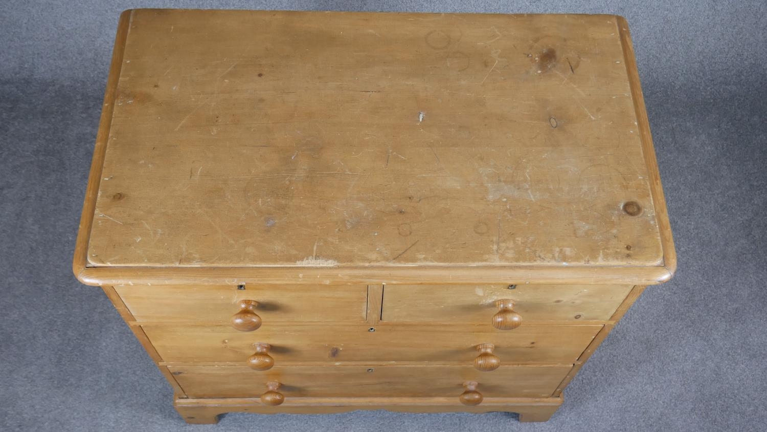 A 19th century pine chest of drawers on shaped bracket feet. H.84 W.86 D.50cm - Image 5 of 5