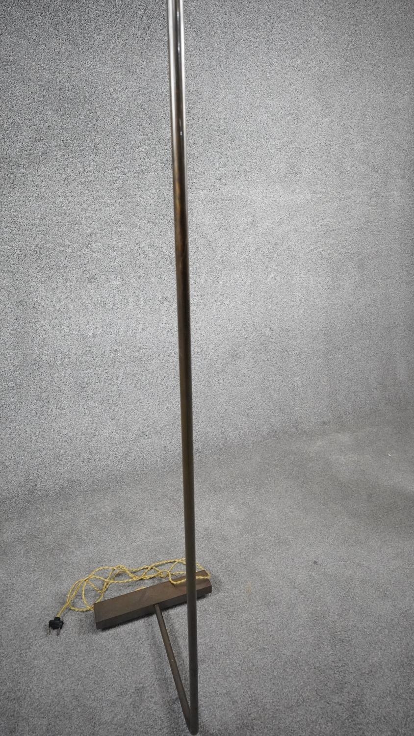 A Mid Century Cedric Hartman style 1UWV bronze effect floor lamp. The bronze triangular shade has - Image 4 of 7