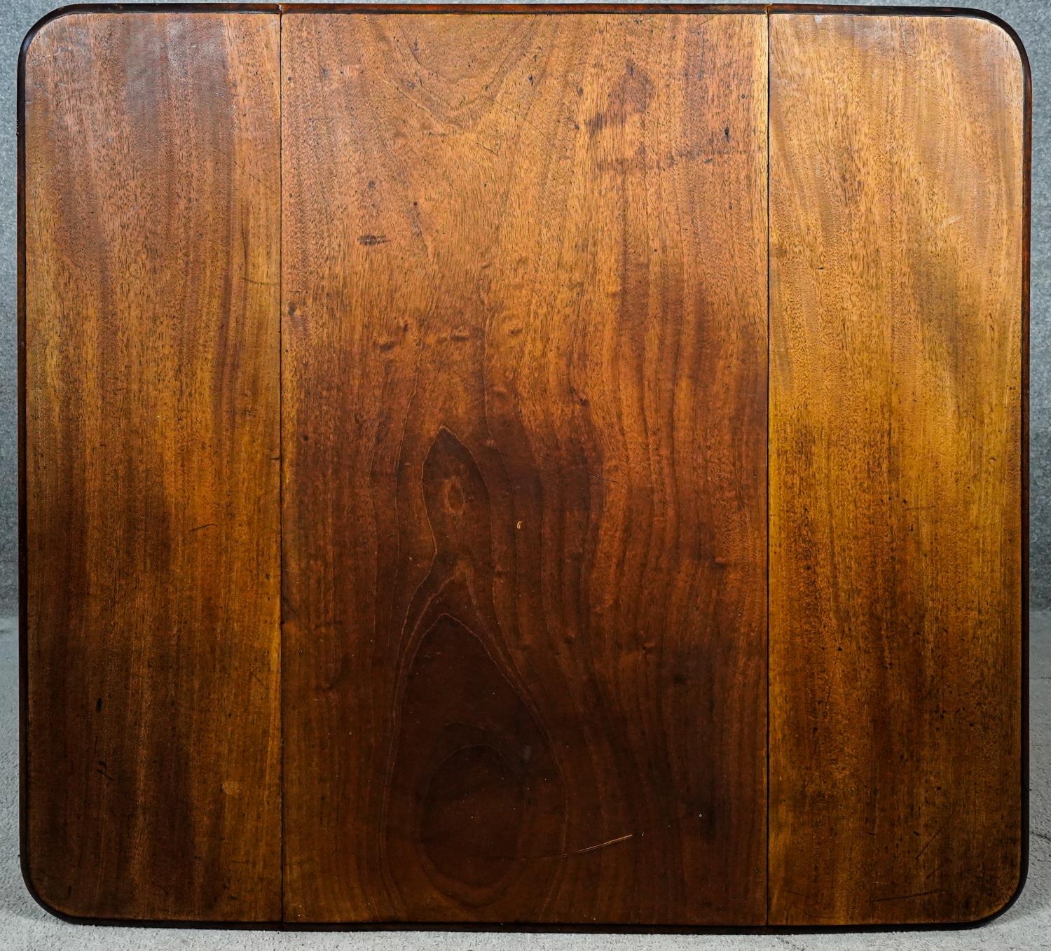 A 19th century mahogany drop flap Pembroke table with frieze drawer on turned tapering supports - Image 5 of 7