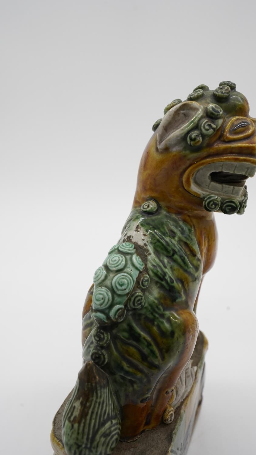 A pair of Sancai Kangxi style late Qing ceramic Foo dogs with green and yellow glaze. Unmarked. H.19 - Image 4 of 7