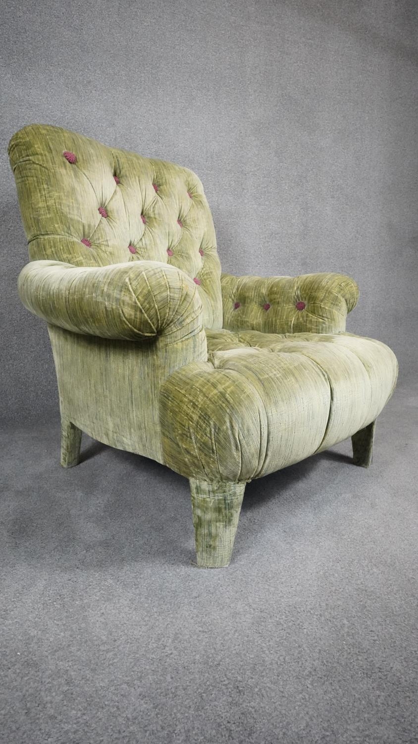 A contemporary Victorian style roll arm easy chair in deep, purple floral buttoned upholstery on - Image 4 of 5