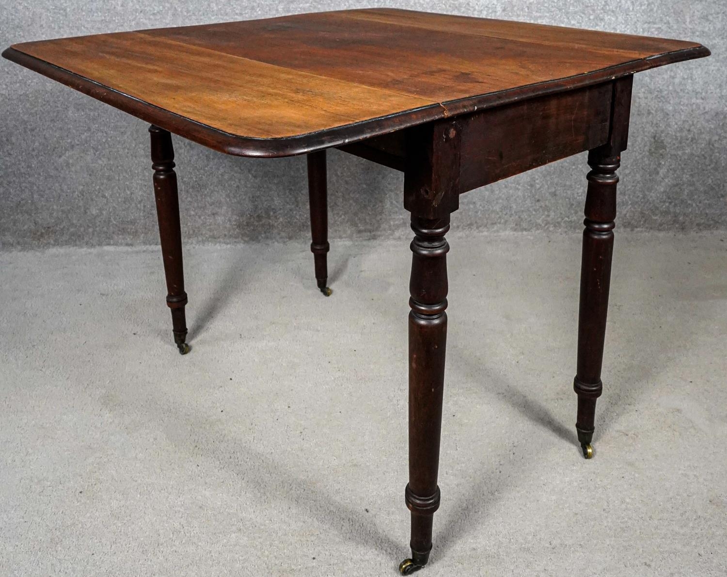 A 19th century mahogany drop flap Pembroke table with frieze drawer on turned tapering supports - Image 3 of 7