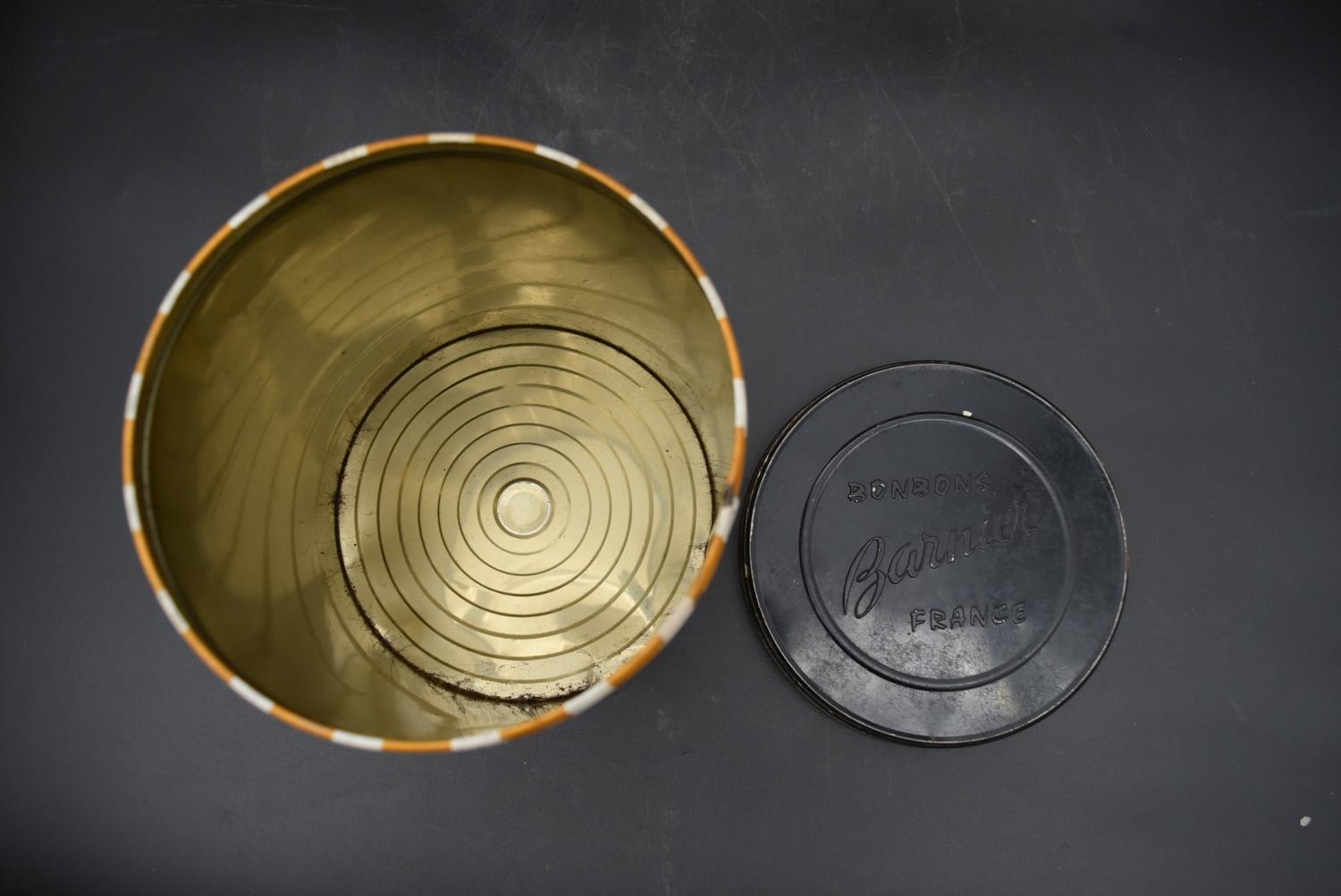 A set of three vintage sweet tins embossed with Bonbons Barnier France to the lids. H.25 Dia.20cm ( - Image 4 of 6