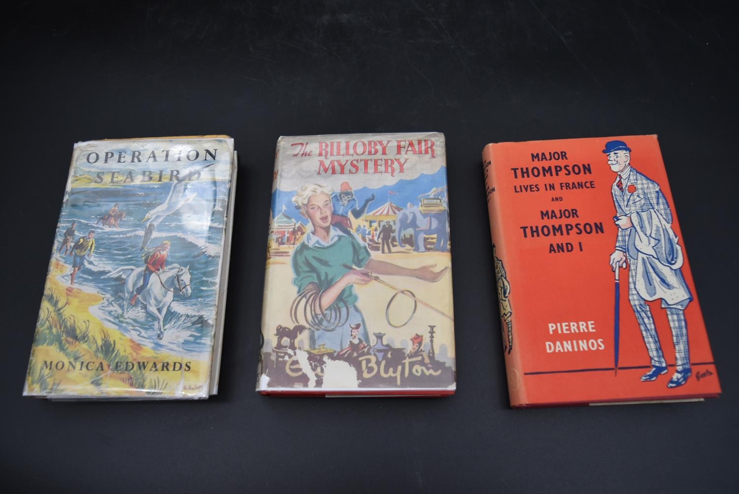 A miscellaneous collection of hardback novels from the 1950's, various authors and titles. H.22 W. - Image 24 of 27
