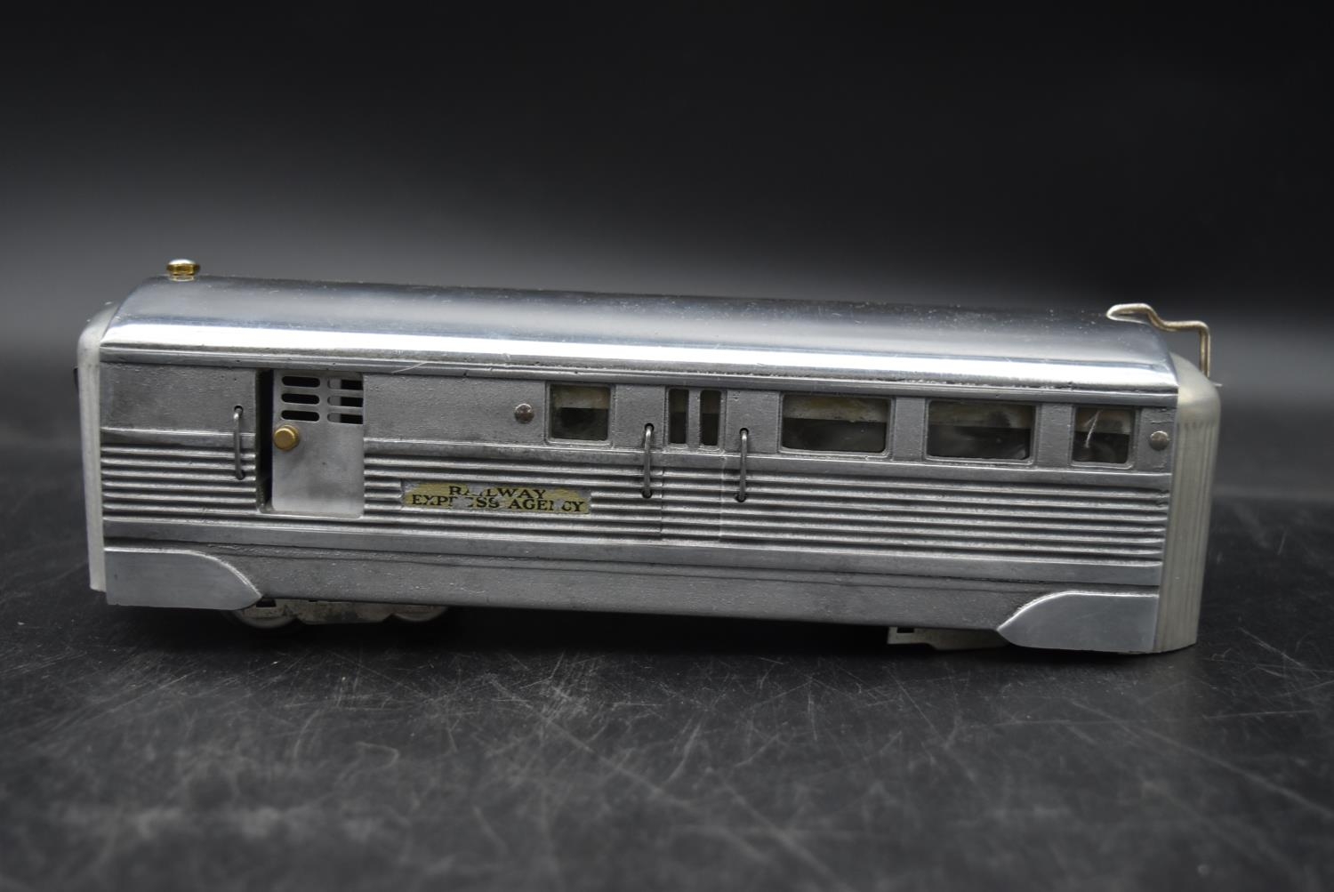 An American Flyer narrow gauge electric Burlington Zephyr locomotive and coach set with patent stamp - Image 4 of 15