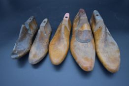 A pair of vintage shoe lasts and three other single similar. (Pair of Size 12, Size 4, & two