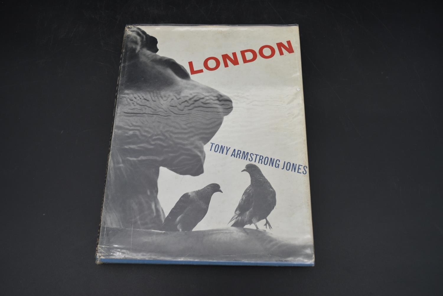 A collection of five hard back books about London. Including: London by Tony Armstrong Jones, - Image 7 of 15