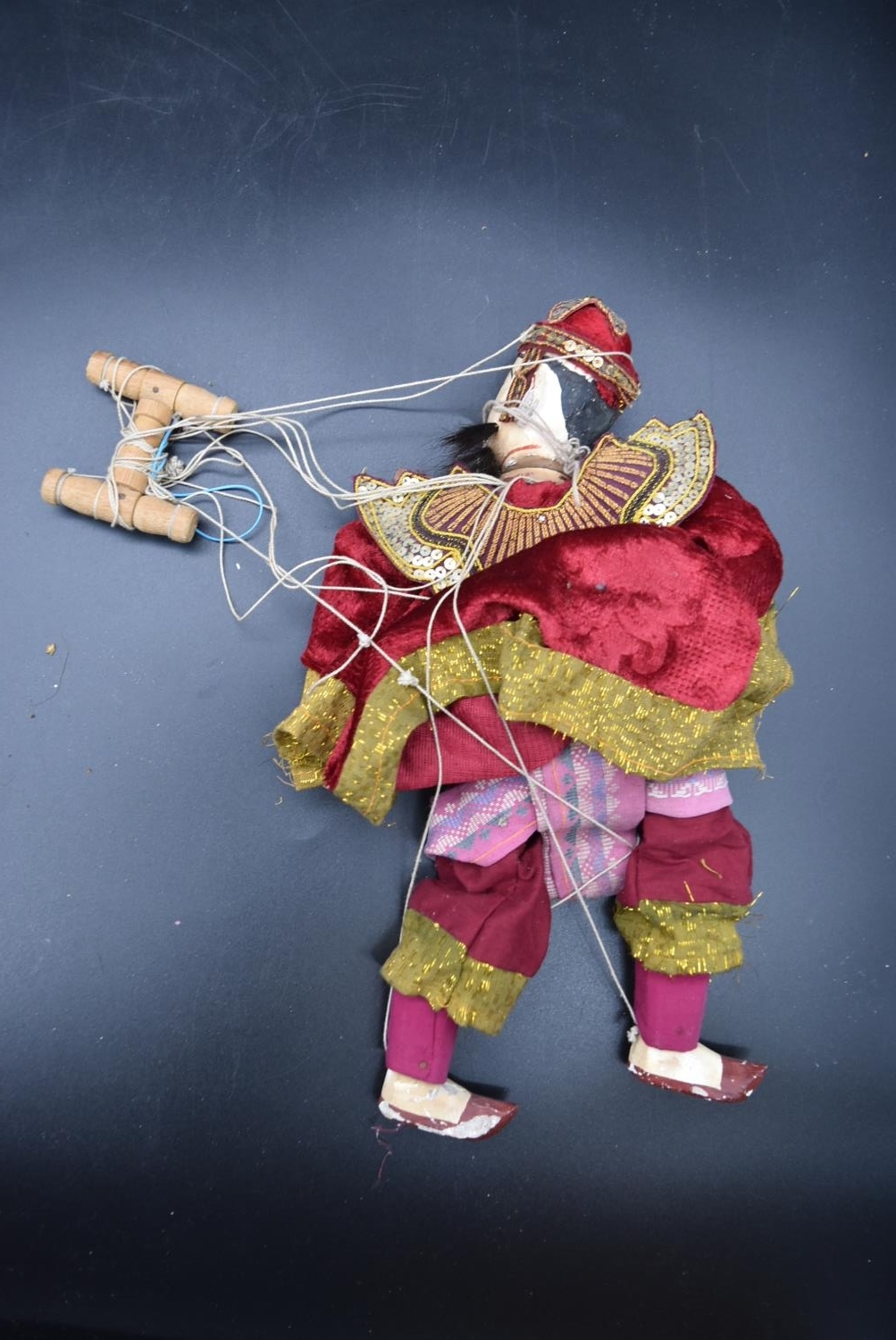 A collection of 20th century Indonesian dolls & puppets. H.60cm (largest doll) (5) - Image 8 of 10