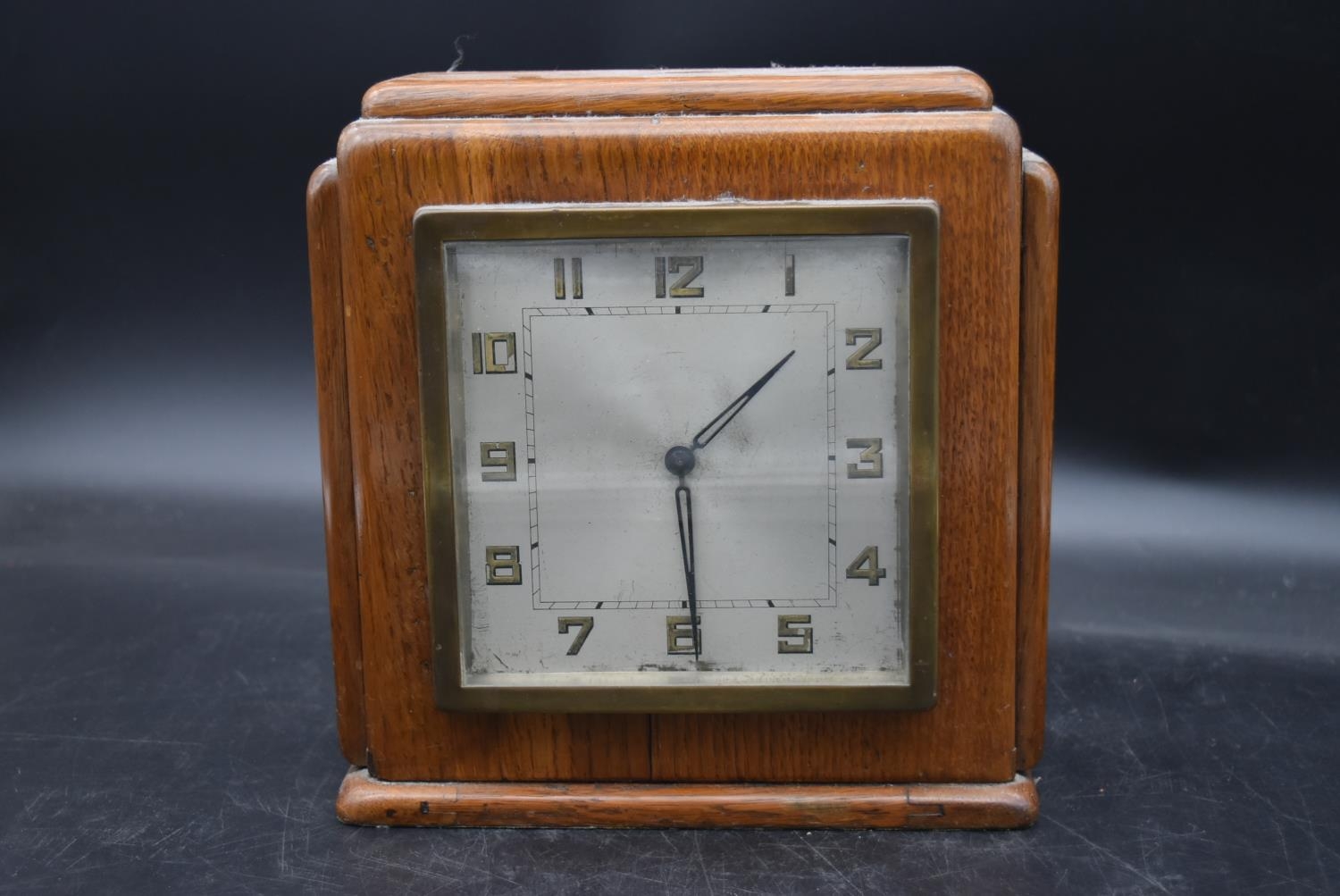 A mid century Art Deco style oak cased mantel clock. H.25 W.25 D.9cm