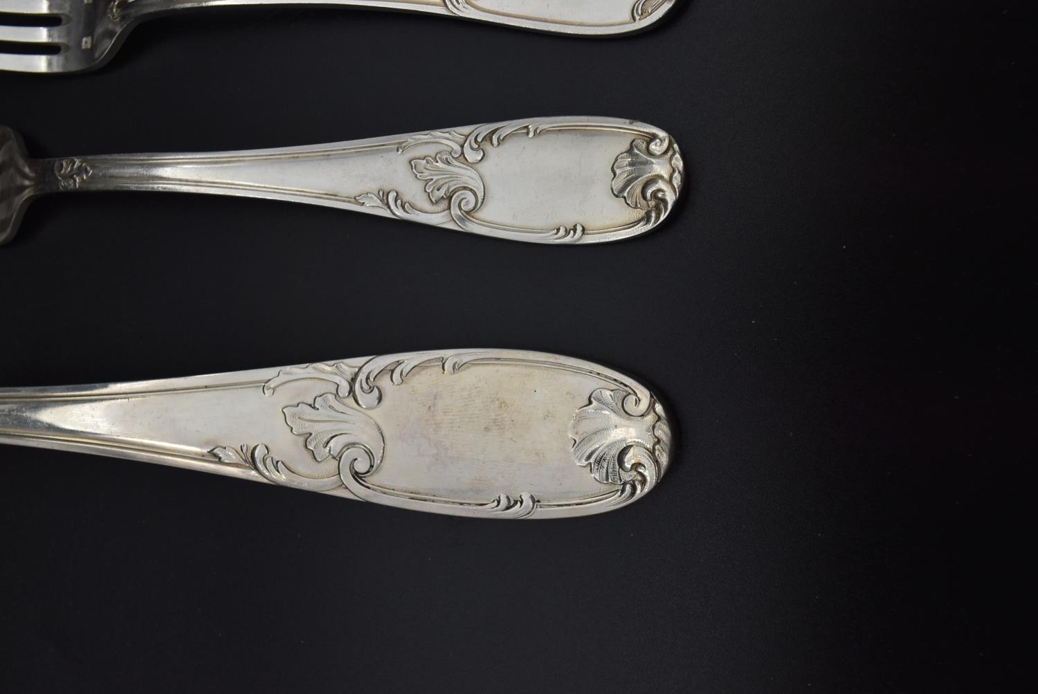 A 1920's silver plated cutlery set in a crocodile skin case fitted with lift out tray, including - Image 9 of 15