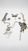 A collection of costume jewellery. Including an agate cabochon mesh link necklace, a stylised floral