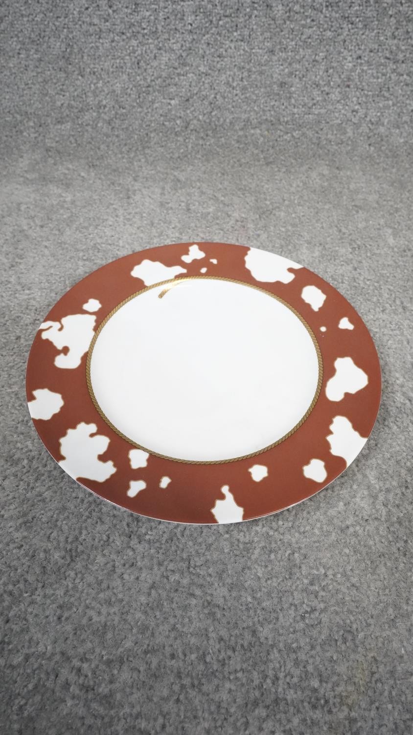 A Shiseido design Angela Cummings dinner plate along with three glazed ceramic dishes with quartered - Image 6 of 8